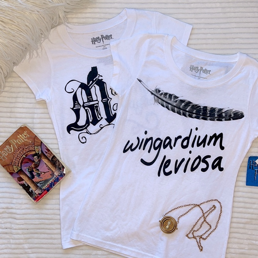 Two Harry Potter t-shirts - Size M&L.